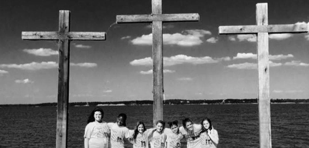 HomeSlider_0002_cross pic. black.white.